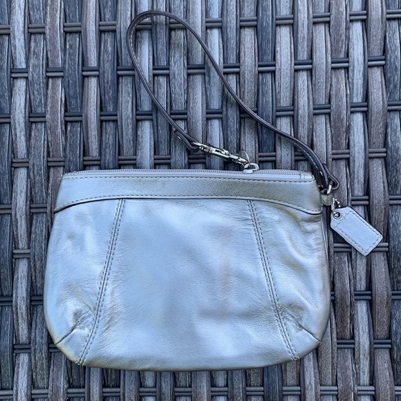 Coach Silver/Pewter Leather Pleated Medium Wristlet - Picture 6 of 16